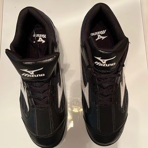 Mizuno Black Cleats - Mens Size 11.5 - Never Worn